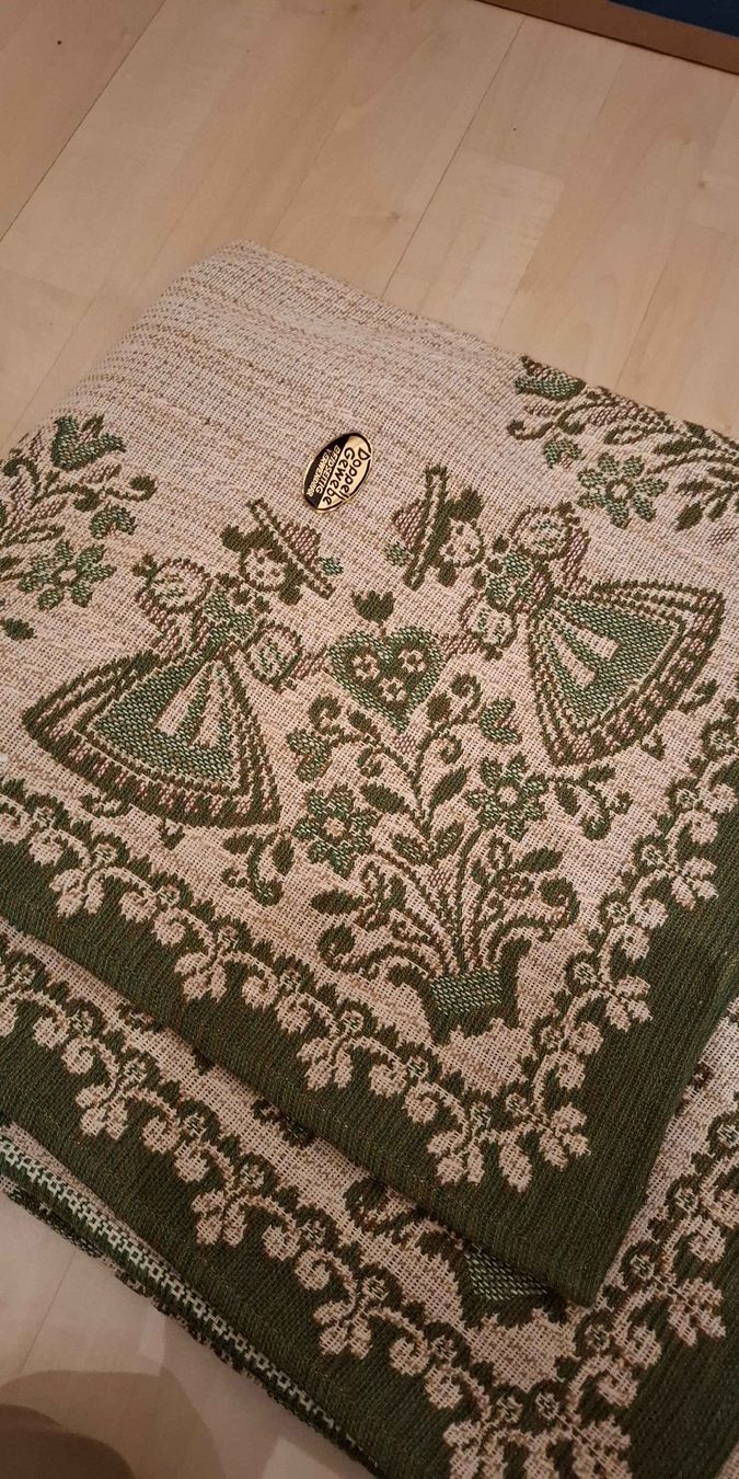 Coperte: Doppelseitige Vintage Tagesdecke mit Trachtenmuster – Usato da Luzern venduto da nikey01