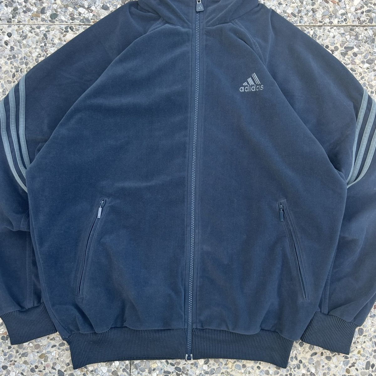 Adidas Vestes: Vintage Adidas velour track jacket blue – D'occasion à brent par fukusapes 2