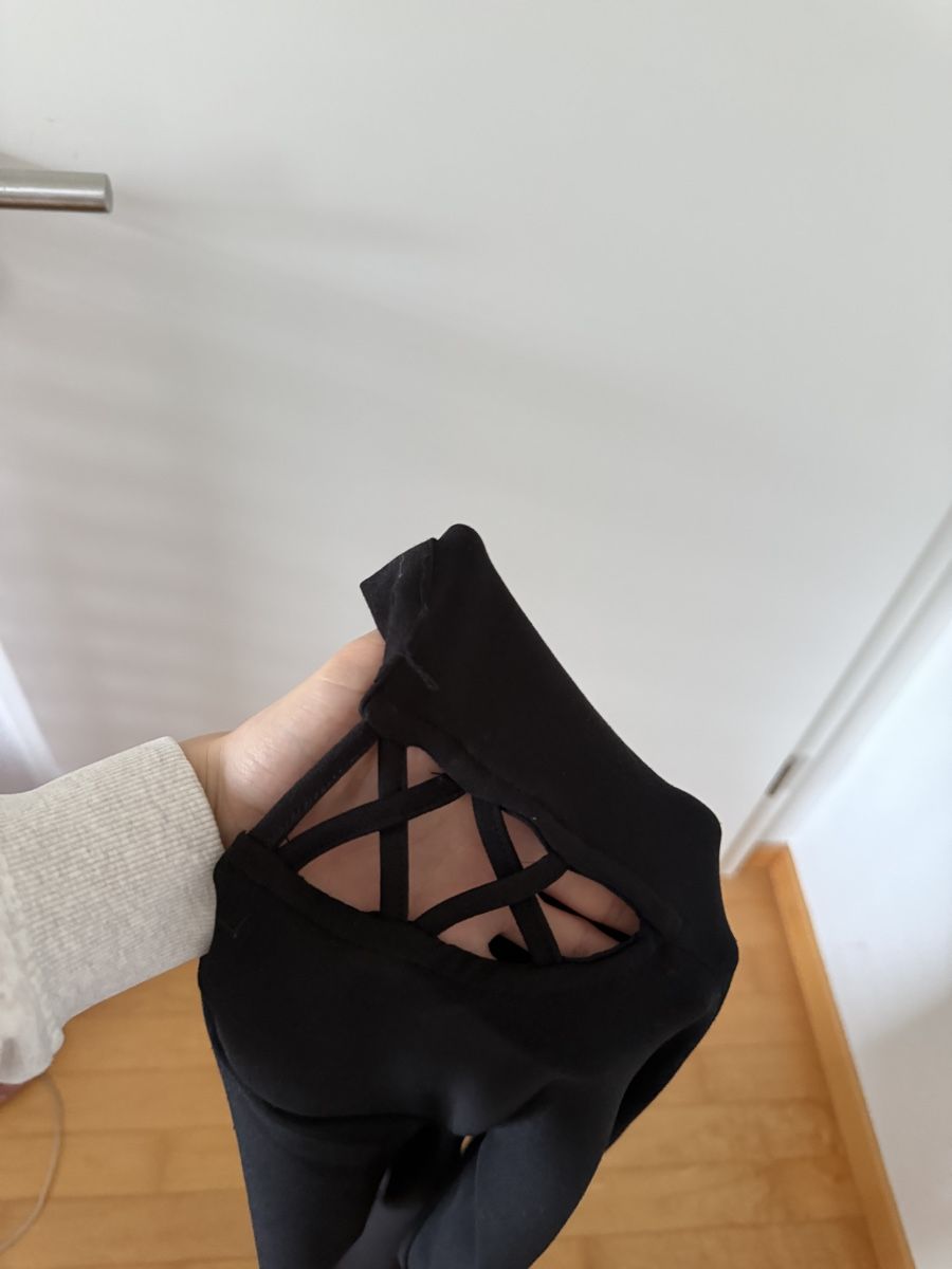 Pantaloni: Stoff-Schlaghose mit Cut-Outs – Usato da Villigen venduto da Liviaange 2