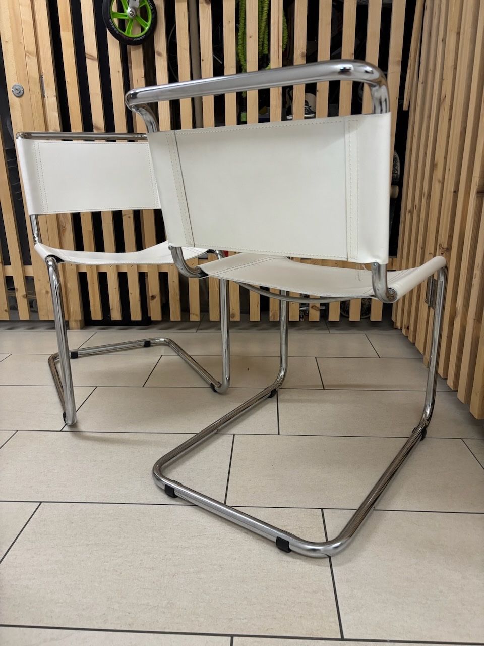 Sedie: 2 x Freischwinger Stühle weiss – Usato da Turbenthal venduto da ah.styx 1