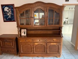 Grosses Holz-Buffet mit Vitrine – Landhausstil – viel Staura
