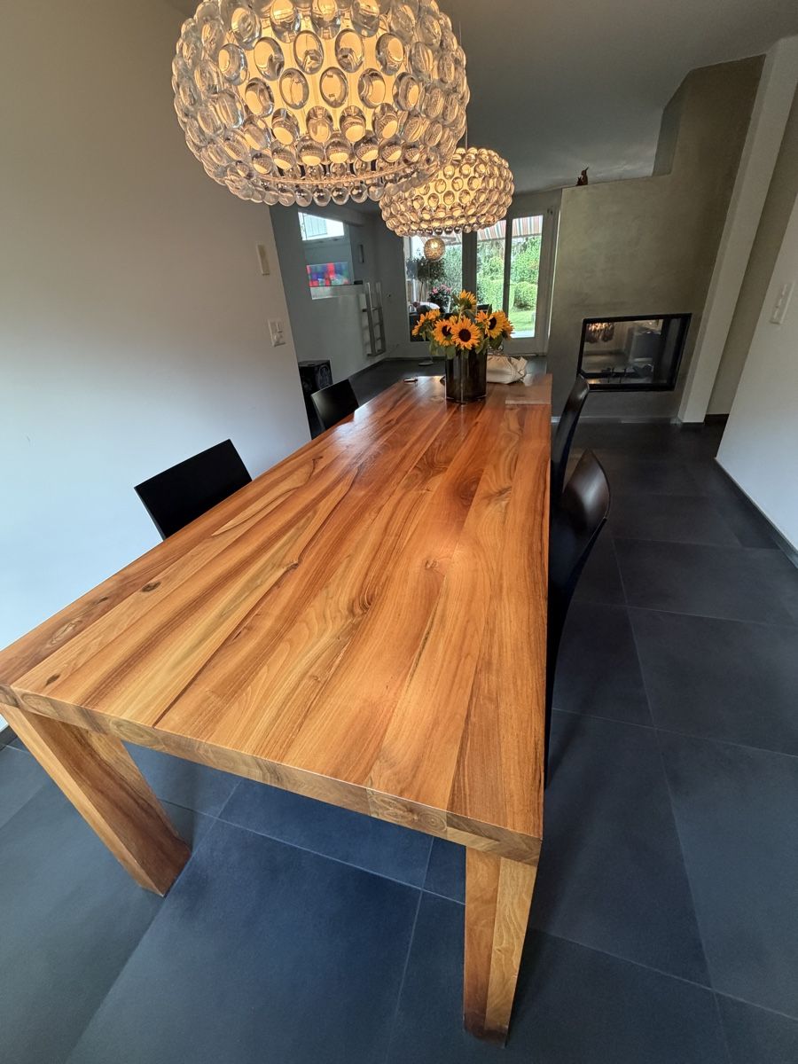 Tavoli: Esstisch Nussbaum Holz massiv 250x90 – Usato da Adliswil venduto da daniel.waldmeier 5