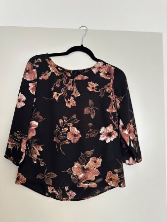 ONLY Bluse, Grösse 34, Schwarz mit Blumen