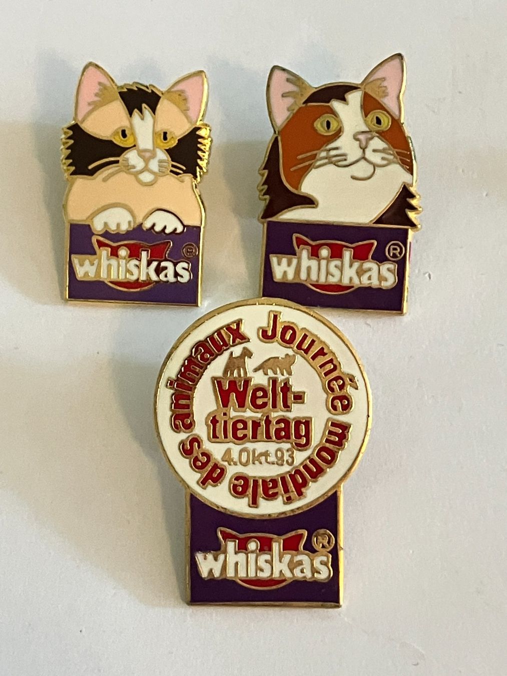Placchette & Badge: 3 Pin Whiskas – Usato da Basel venduto da djwwpp
