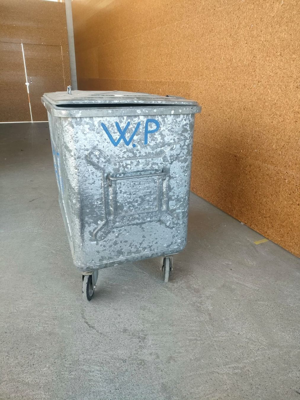 Altro per Ufficio & Commercio: Abfall Container 600 liter – Usato da Dürrenäsch venduto da Duxel 2