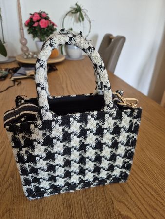 Handtasche