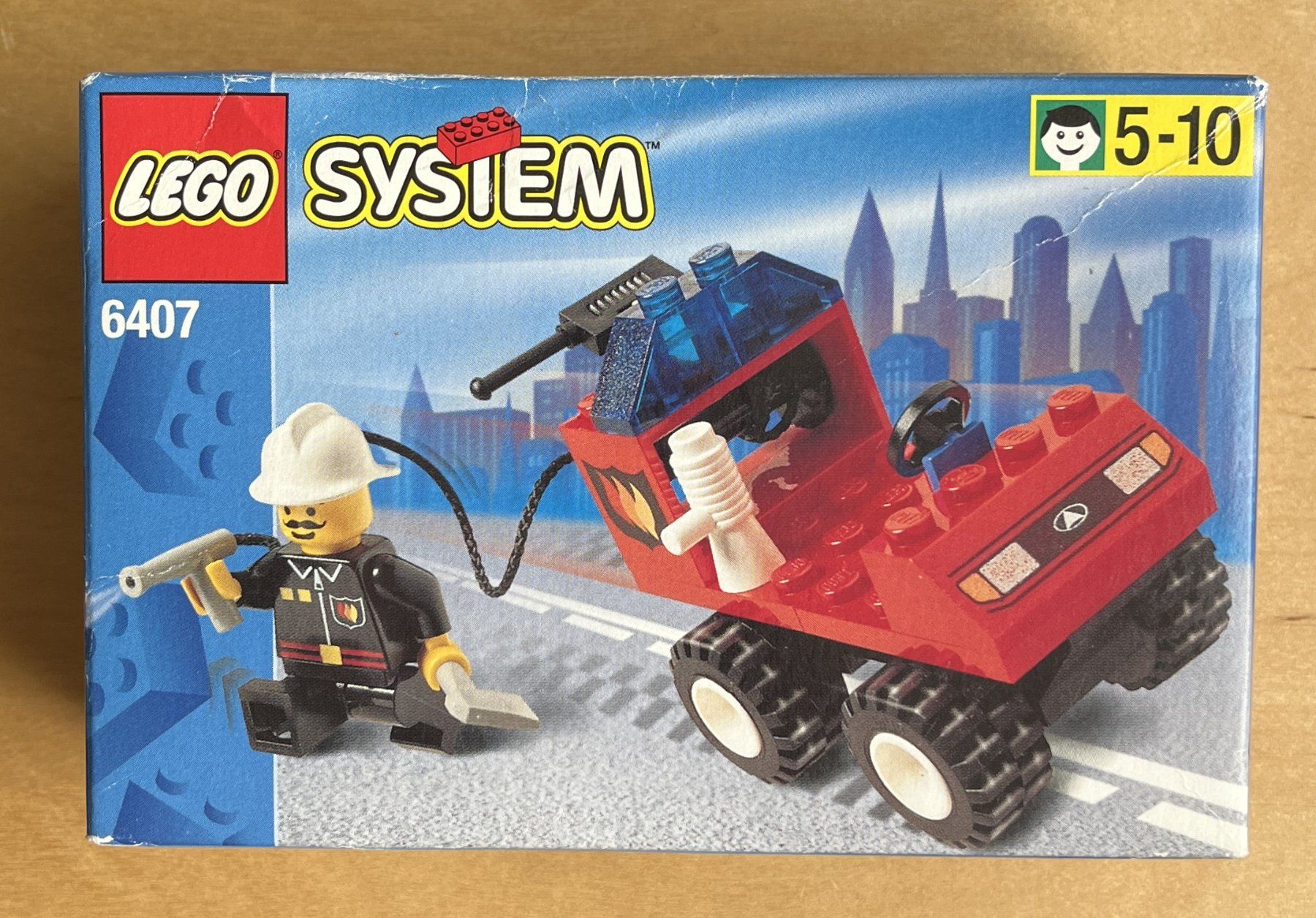 Lego Kit di costruzioni: LEGO System 6407 Fire Chief Neu & Sealed – Nuovo e nell'imballaggio originale da Dornach venduto da Deco89