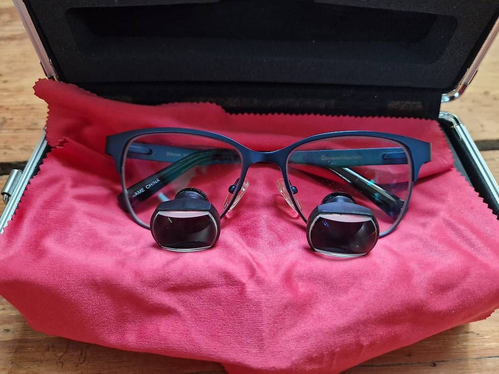Occhiali & Lenti: Lupenbrille 2.5x Designs For Vision, Surgi-Spec – Usato da Binningen venduto da Ranudar 1