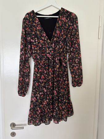 Luftiges Blumenkleid 
