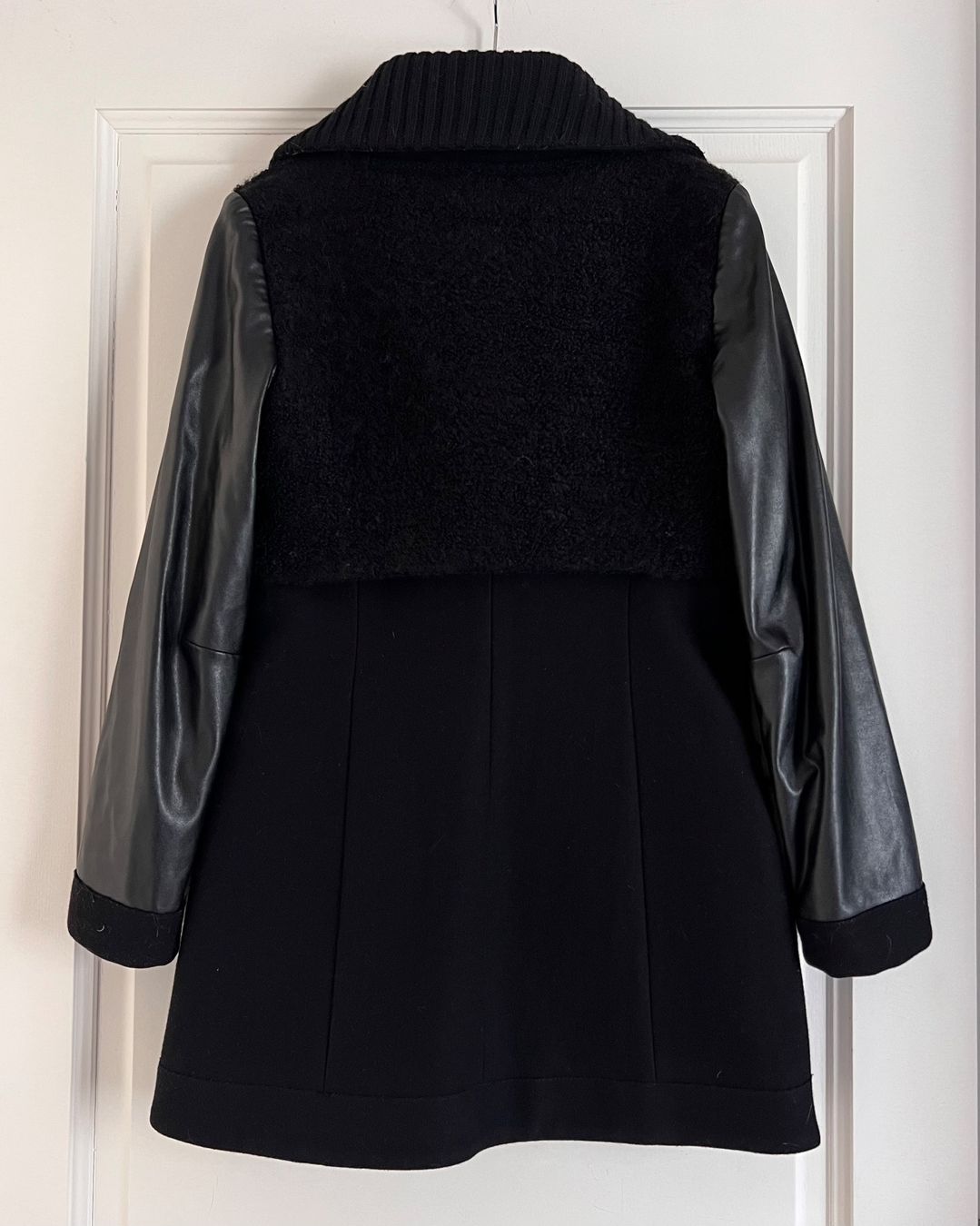 Pinko Manteaux: Pinko Black Winter Coat – D'occasion à Corsier-sur-Vevey par Kristina.Nova 1