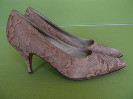 50th Abend Schuhe aus beiger Spitze mit Stiletto Absatz