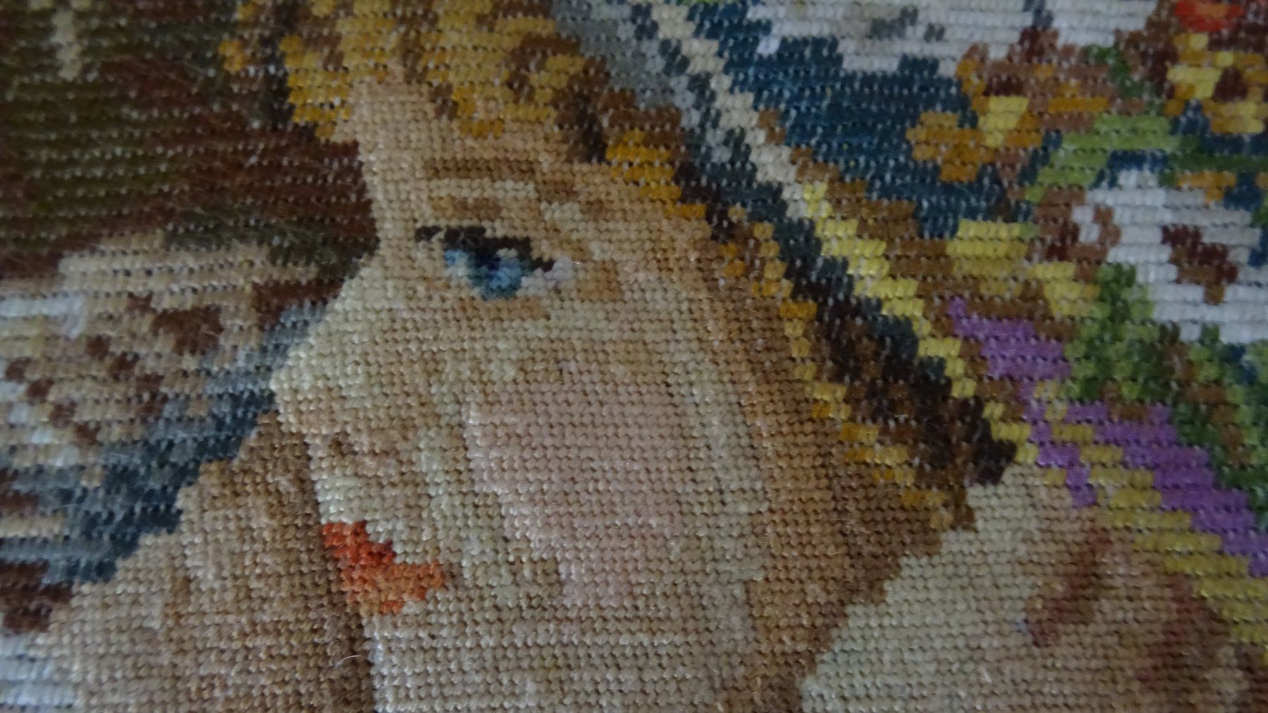 Foto & Immagini: GOBELIN BILD MÄDCHEN MIT HUT-  SCHÖNE. GESCHENK – Nuovo (secondo la descrizione) da Burgdorf venduto da may52 3