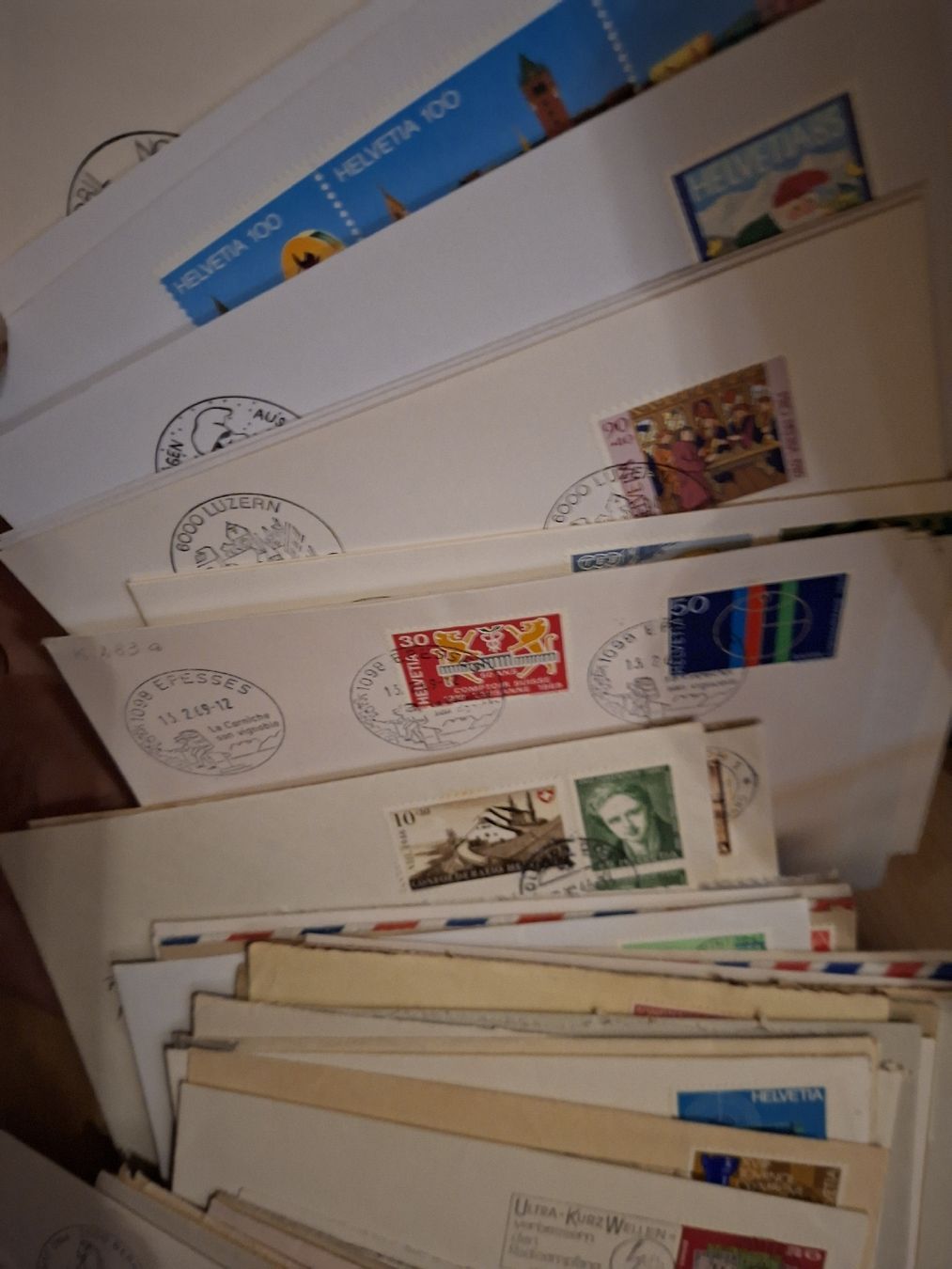 Alle Briefmarken: Schachtel voll mit Belege / Briefe eca  – Gebraucht aus Balgach von SIMEON27 9