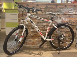 Mountainbike Trek 4900 weiss schwarz guter Zustand