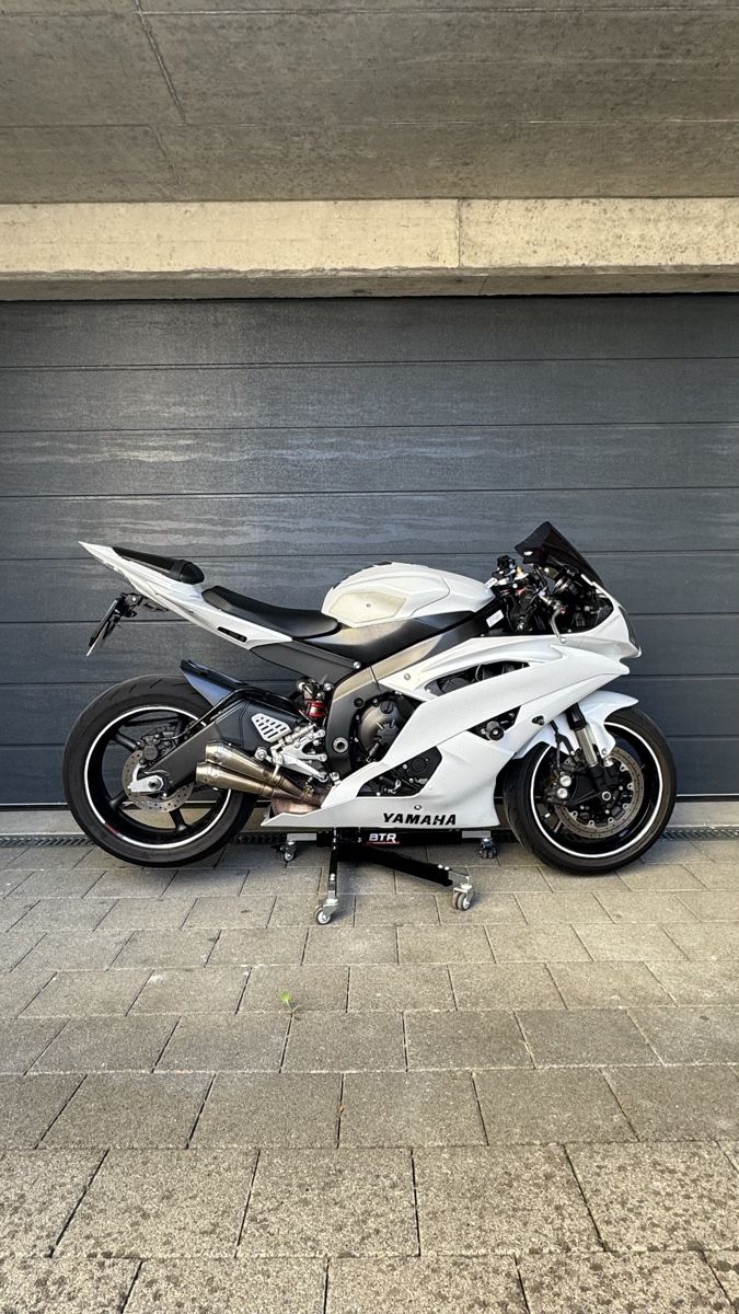 Yamaha Strada: Yamaha YZF-R6 (35kw) – Usato da Röthenbach Hbsee venduto da M1ke