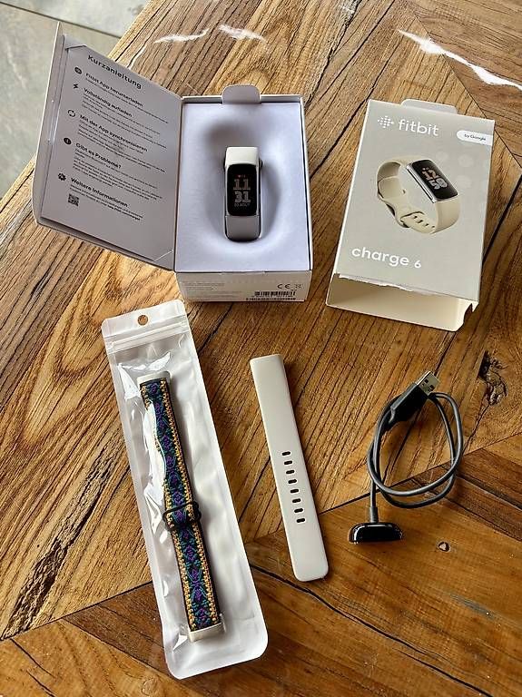 Fitbit Smartwatch: Montre Fitbit Charge 6 neuve – Neu und originalverpackt aus Perroy von barballalla