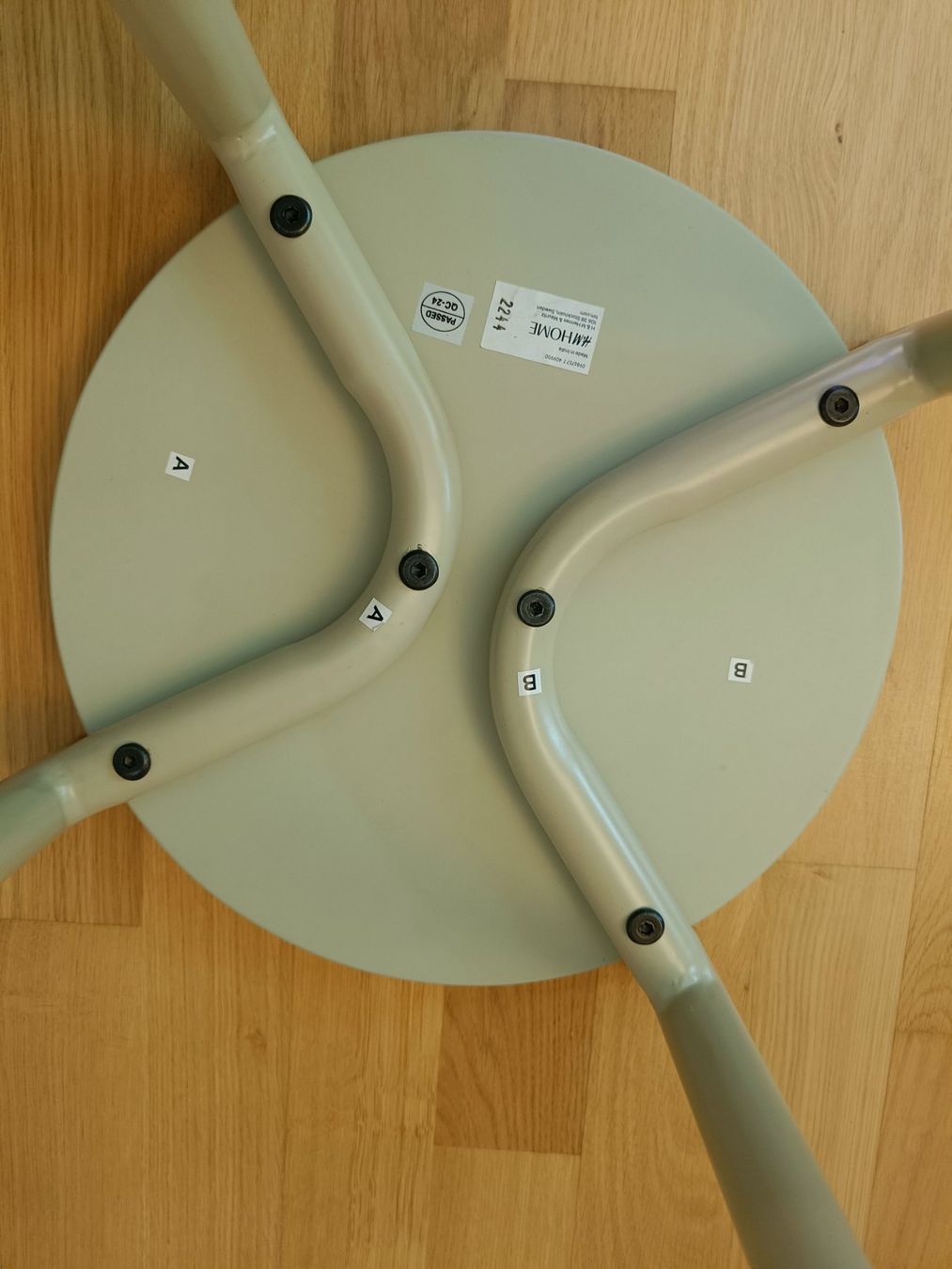 Tavoli: Minimalistischer Klapptisch mit grünem Hocker – Usato da Zürich venduto da Atelier.Second 4