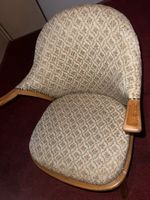 Gemütlicher Vintage Sessel mit Blumenmuster, Holzgestell