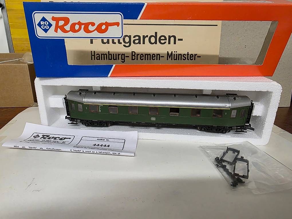 Roco Modelleisenbahnen: Roco 44444 - DB A4ü-23 11 213 Esn – Gebraucht aus Préverenges von BAe146