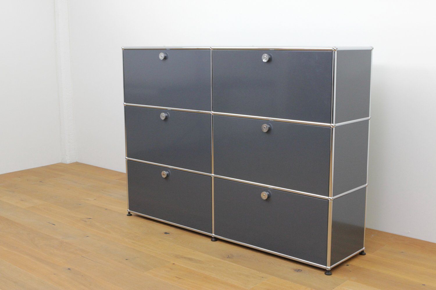 USM Cassettiere: USM Highboard Anthrazitgrau – Nuovo (secondo la descrizione) da Affoltern am Albis venduto da StudioStandard