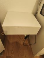 Nachttisch hängend weiss