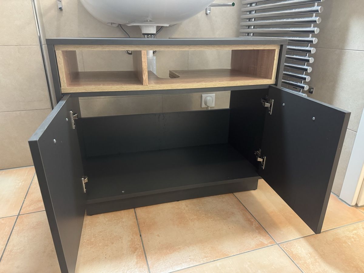 Mobili per bagno: Waschtischunterschrank grau mit Holzdetails – Usato da Löhningen venduto da nic_k7cl 1