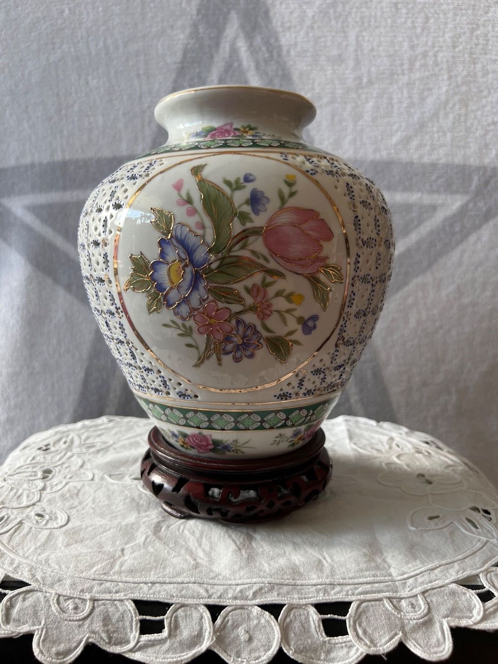 Vasi & Recipienti: Chinesische Ziervase Durchbruchmuster – Usato da Frenkendorf venduto da Only1 3