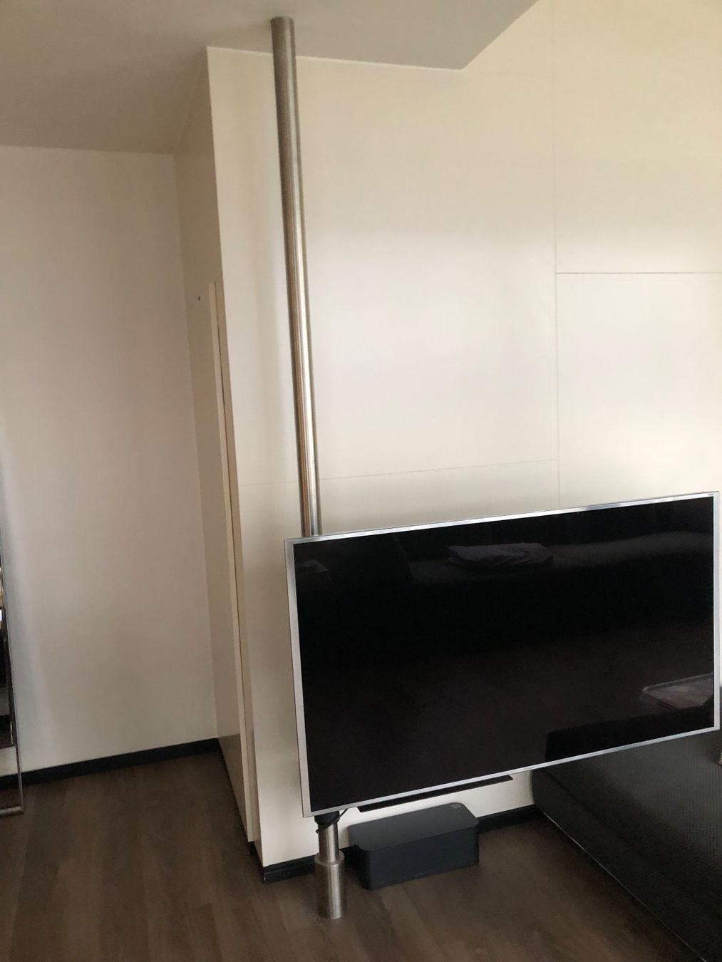 Staffa per monitor: Wissmann Designer TVBoden/Deckenhalterung – Usato da zürich venduto da ritas0102 8