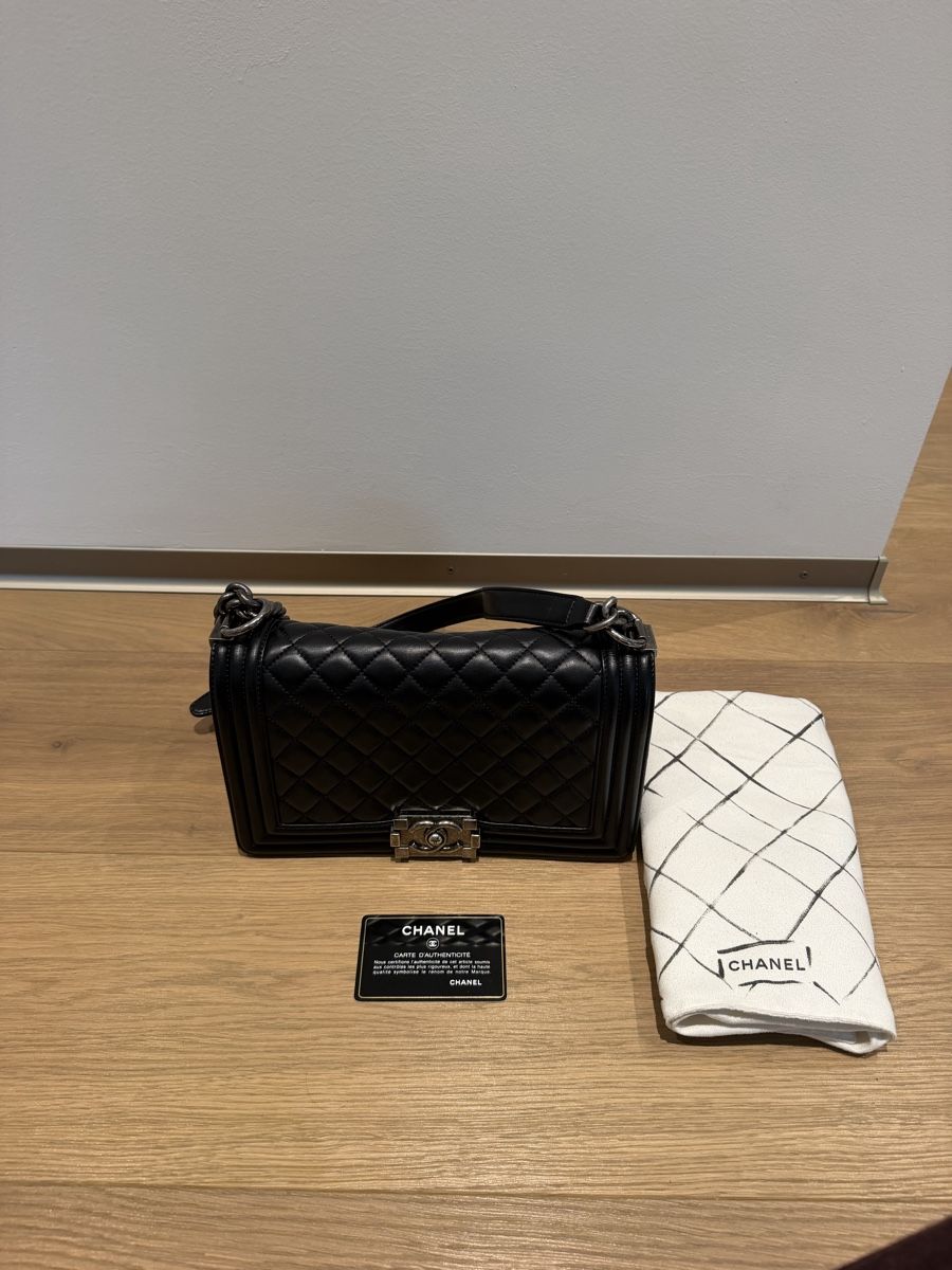 Taschen für Damen: Chanel Boy Old Medium – Gebraucht aus Münchenbuchsee von haebi12 1