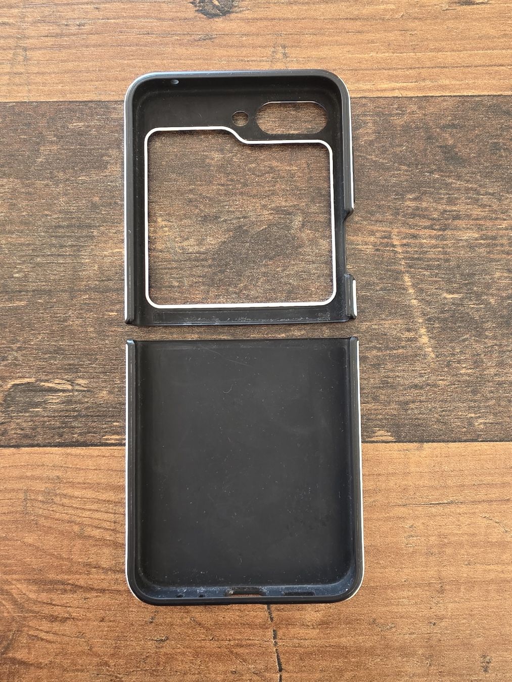 Samsung Telefoni cellulari / Smartphones: Handyhülle Samaung Galaxy Z Flip 5 – Usato da Solothurn venduto da leo_8kdh 1