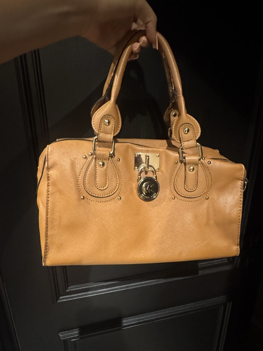 Michael Kors Taschen für Damen: Vintage Michael Kors Hamilton Handtasche Camel – Gebraucht aus rorschacherberg von tme_zsr5