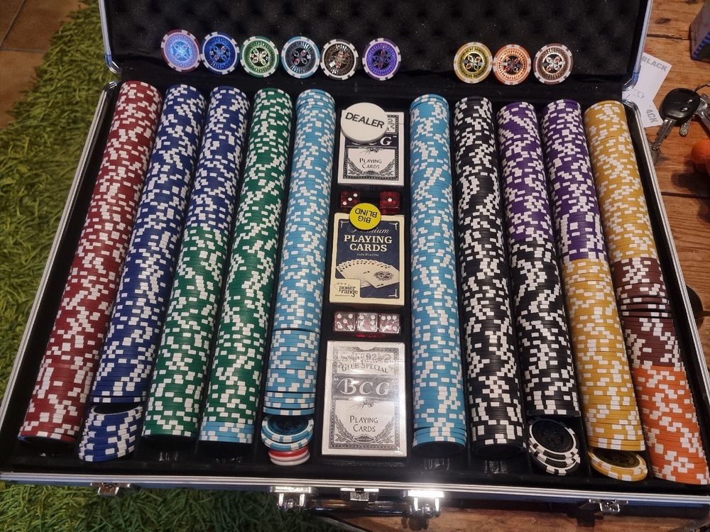 malette de jetons de poker 980 jetons (Gebraucht) in Enney für CHF 95 ...