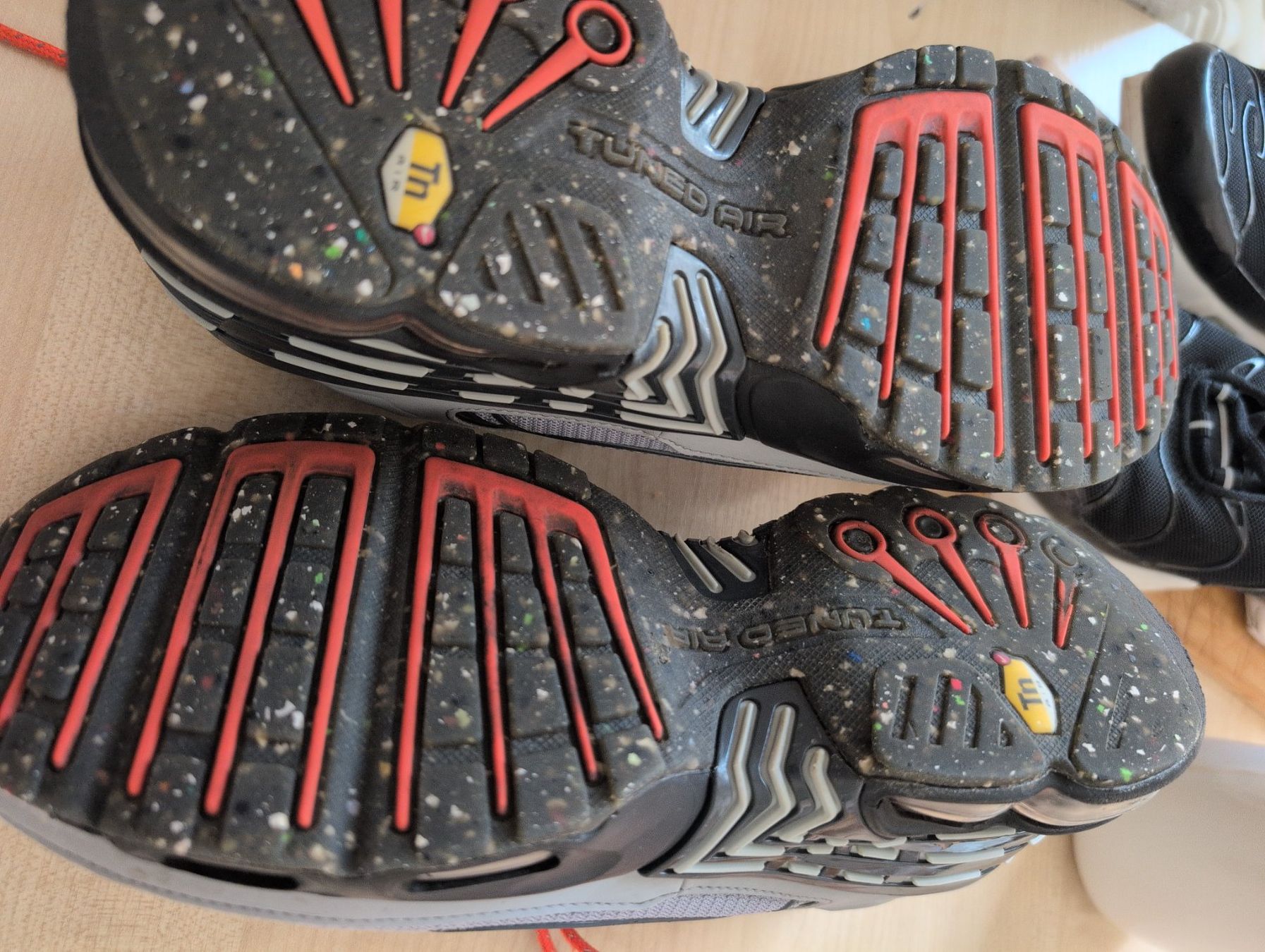 Nike Scarpe da uomo: Chaussures Nike Tn plus 3 Taille 40 – Usato da Montreux venduto da kambio 3