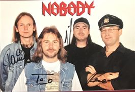 Nobody Autogramm signiert Foto 15x18cm