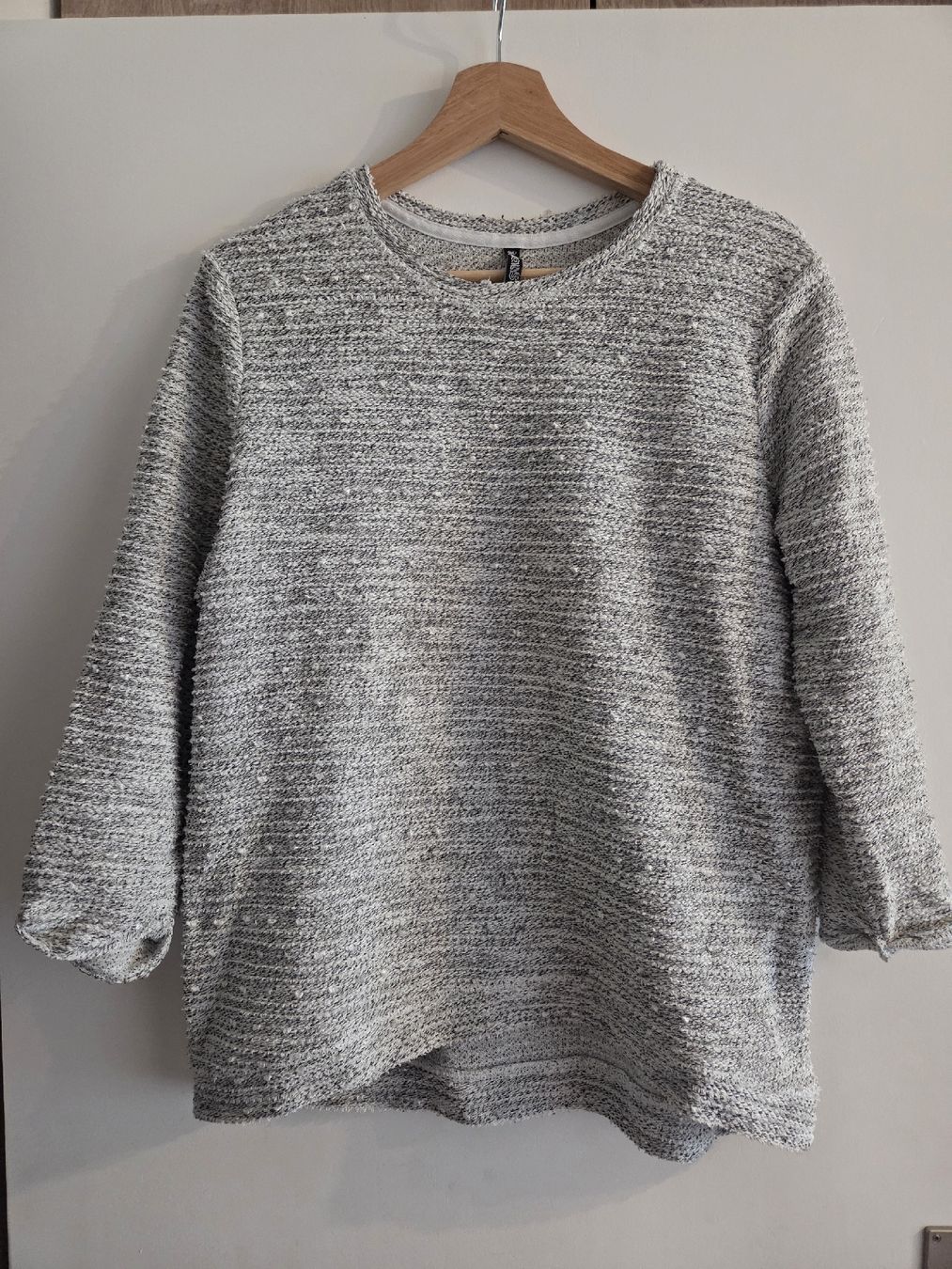 Pullover & Sweatshirts: Damen Pullover grau weiss gemustert, 3/4 Ärmel, Grösse L – Gebraucht aus Rüti ZH von Sondanelle