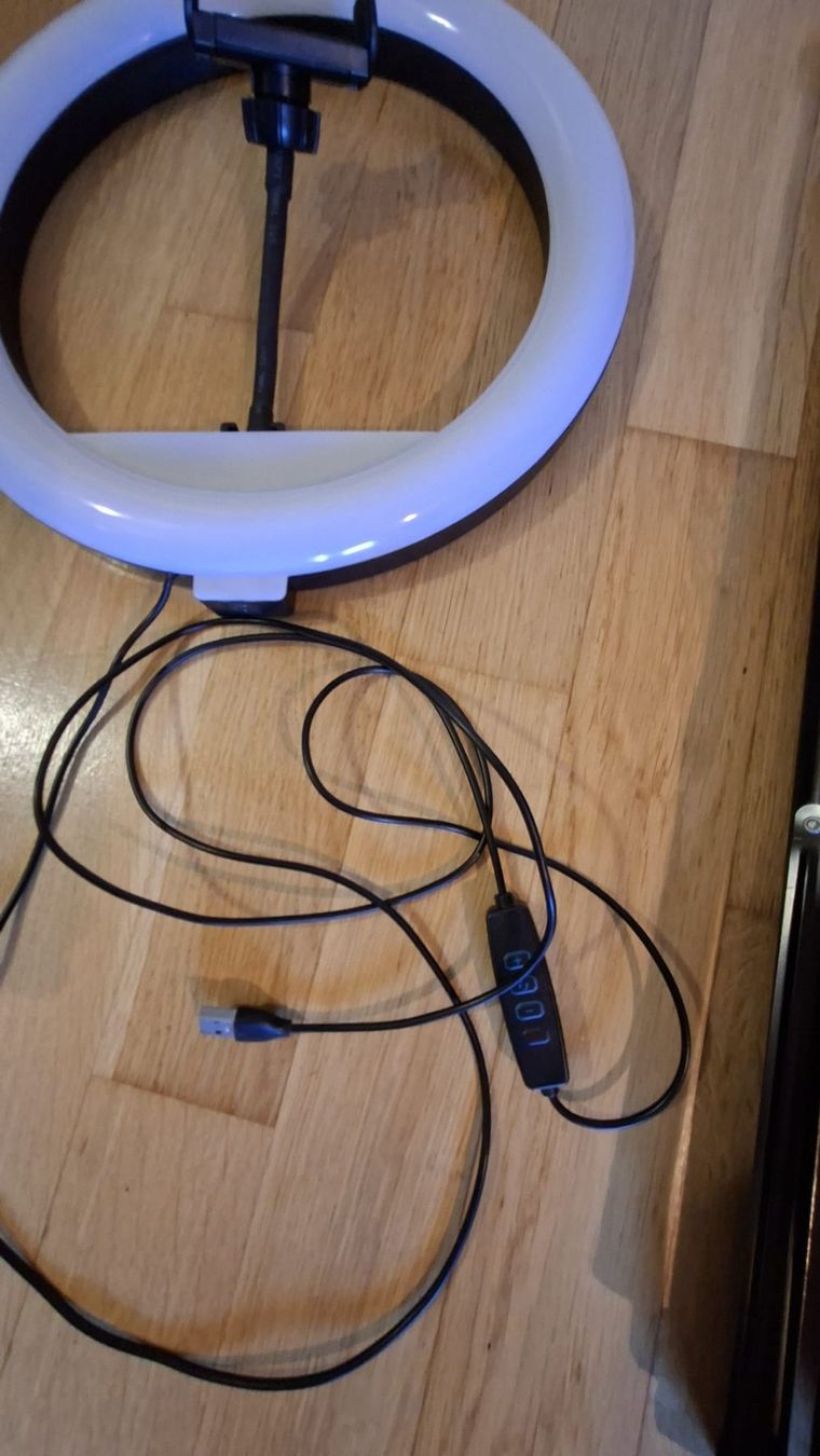 Lampen: Lampada Luce ad anello LED per selfie con treppiede – Gebraucht aus Lugano von Rossana11 3
