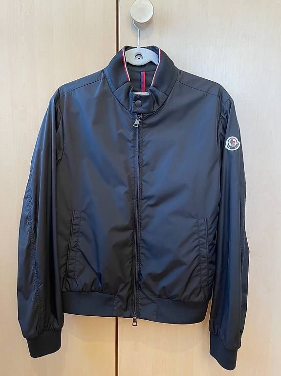Moncler Giacche: Originale Moncler Jacke, Grösse S-M – Usato da Wädenswil venduto da nkf23