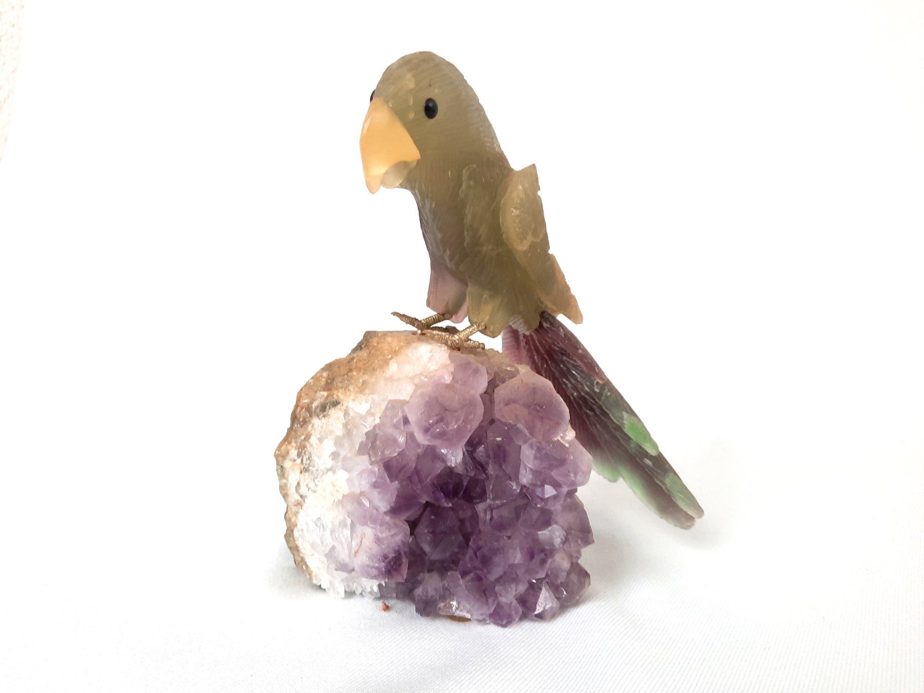 Minerali & Pietre curative: Papagei auf Amethyst-Cluster – Usato da Beinwil am See venduto da Restwert_Beinwil 1