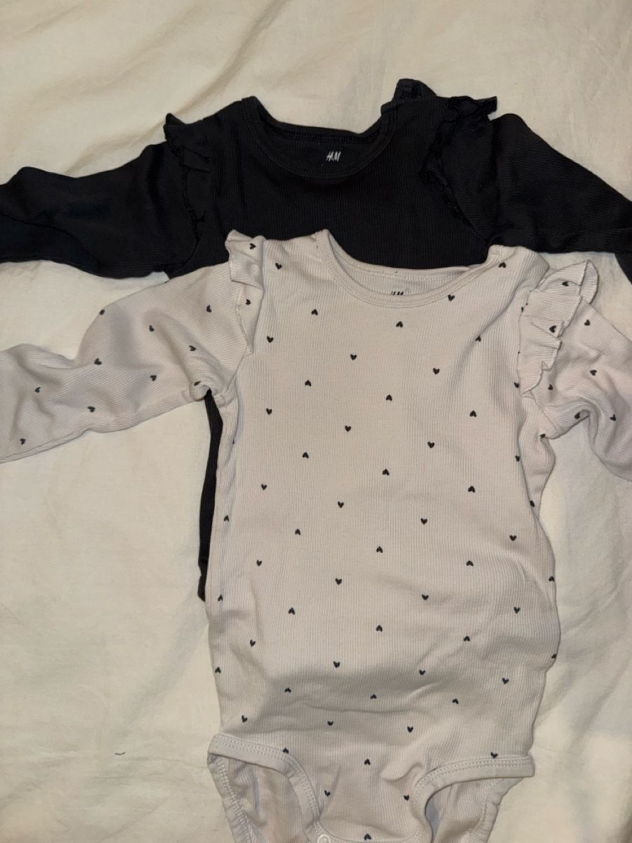 H&M Lotti & Set di vestiti: Lot de 8 bodies taille 92 – Usato da Saillon venduto da alico 2