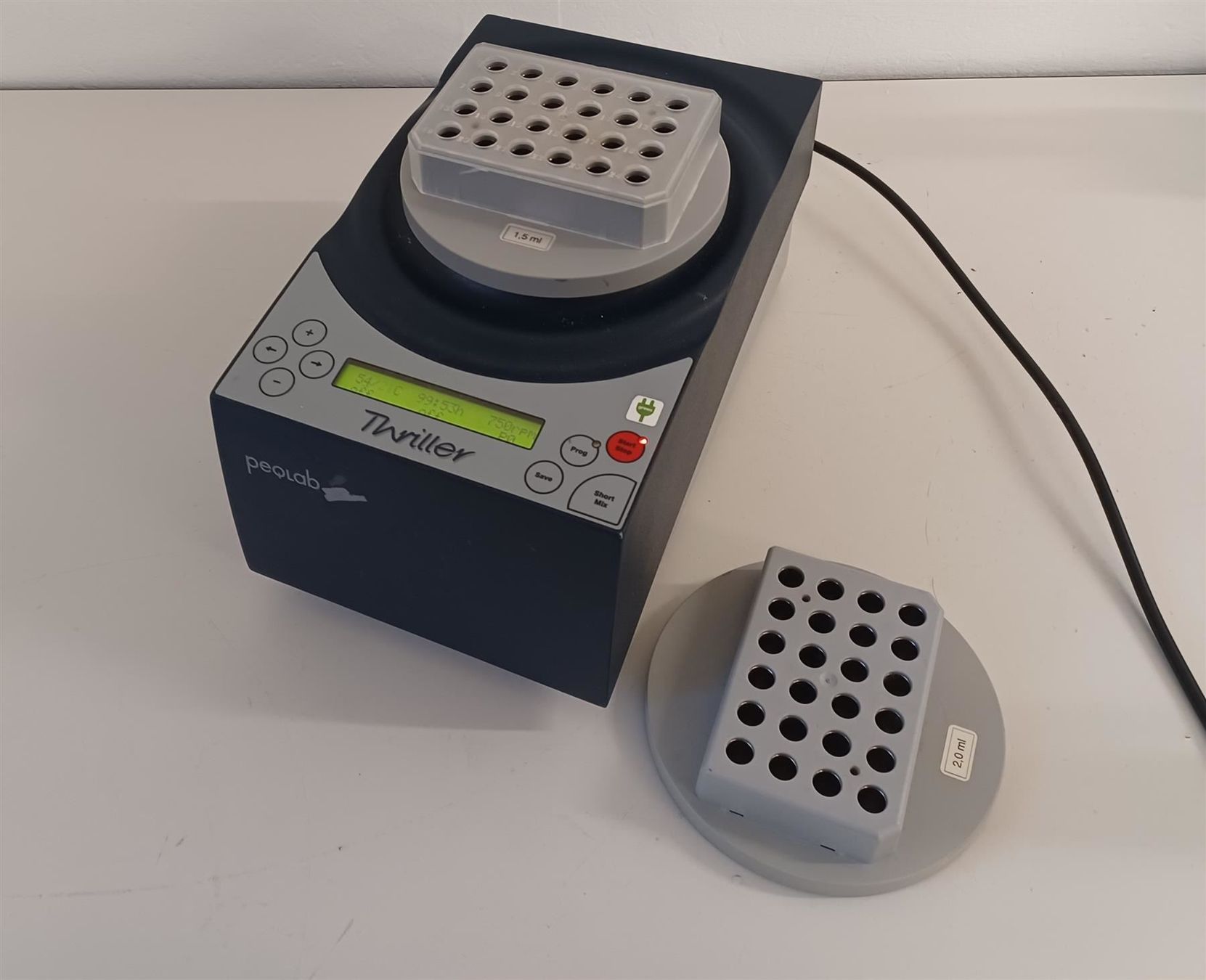 Accessori da laboratorio: Peqlab Thriller Inkubationsschüttler – Usato da Niederdorf venduto da LeptonAG_Labor