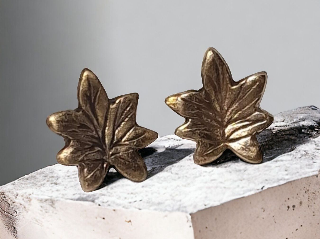 Ohrringe & -stecker: Handgemachte Ohrstecker Goldbronze-Blatt – Neu und originalverpackt aus Aarau von Schmuckhoehle_MD 6