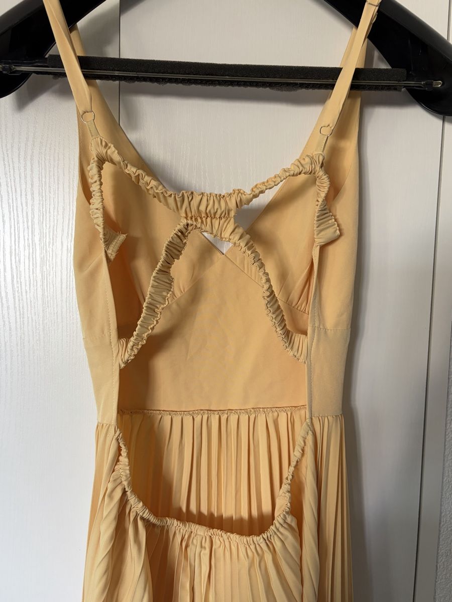 Kleider: Gelbes Kleid, Butteryellow – Gebraucht aus Oetwil am See von ron_qw7r 2