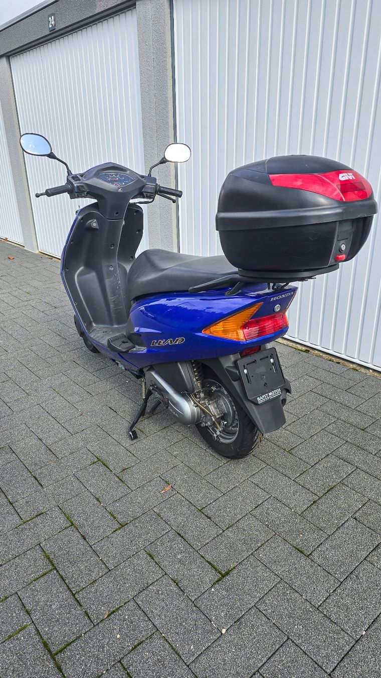 Honda Scooters: Honda SCV 100 Lead mit Topcase! – D'occasion à Grenchen par modern-vintage 1