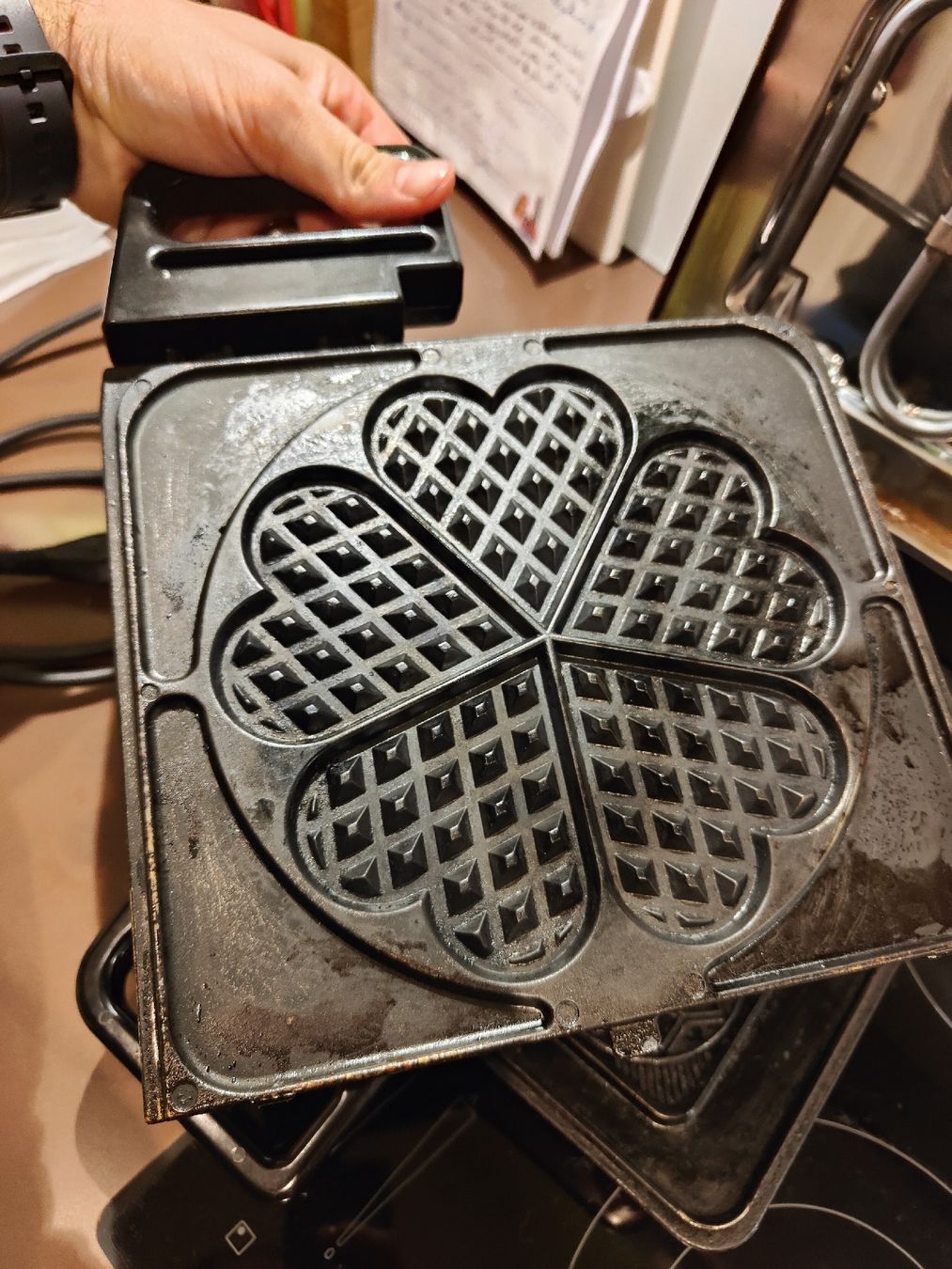 Sigg Küchengeräte: Sigg Waffel und Bretzeli eisen – Defekt aus Buchs LU von Lukizuki94 2