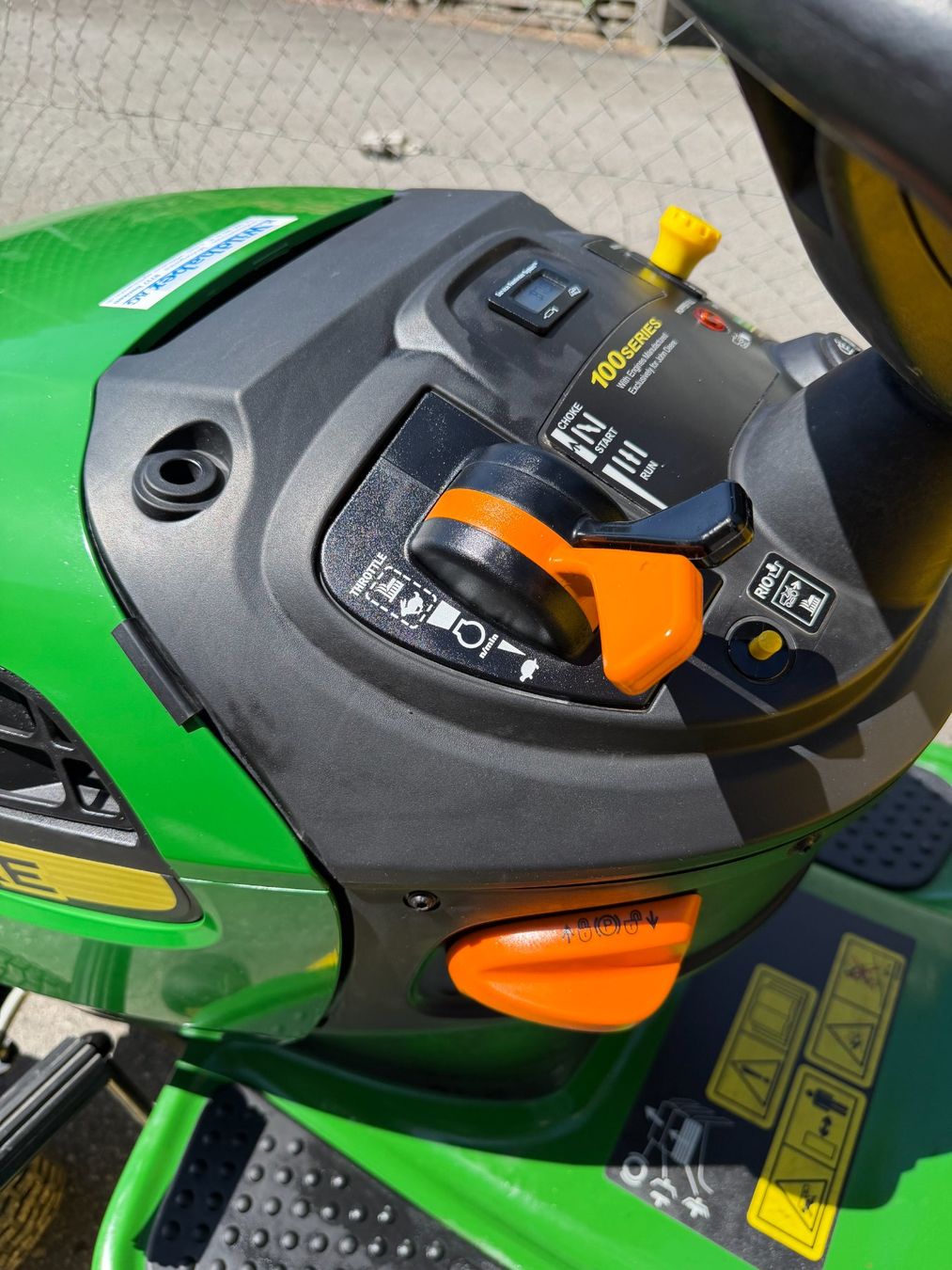 John Deere Tagliaerba: John Deere X155R, Aufsitzmäher, Rasentraktor, Garten – Usato da Jona venduto da tsbm2 3