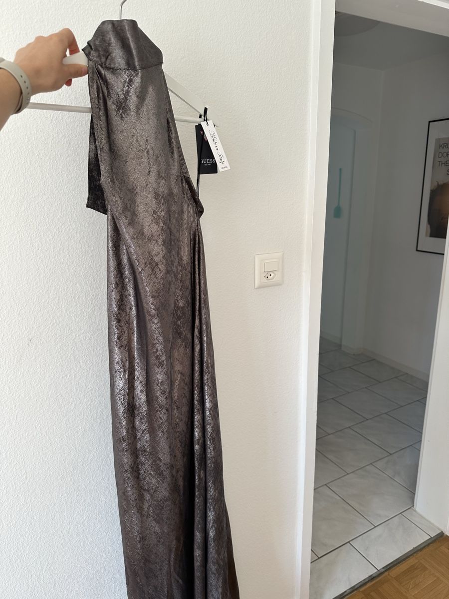 Guess Kleider: Guess Kleid silbrig neu – Neu (gemäss Beschreibung) aus Luzern von MonikaSie 3