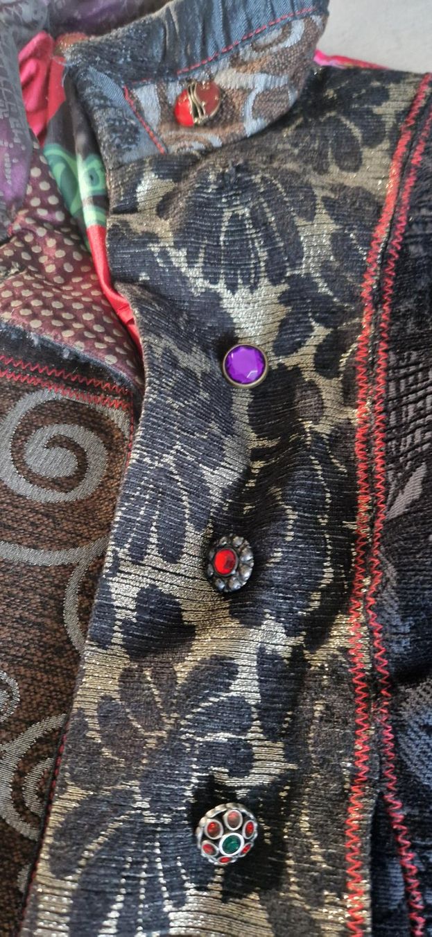 Desigual Mäntel: Mantel Desigual Patchwork bunte Knöpfe Grösse M – Gebraucht aus Neuenkirch von grisuleon1 2