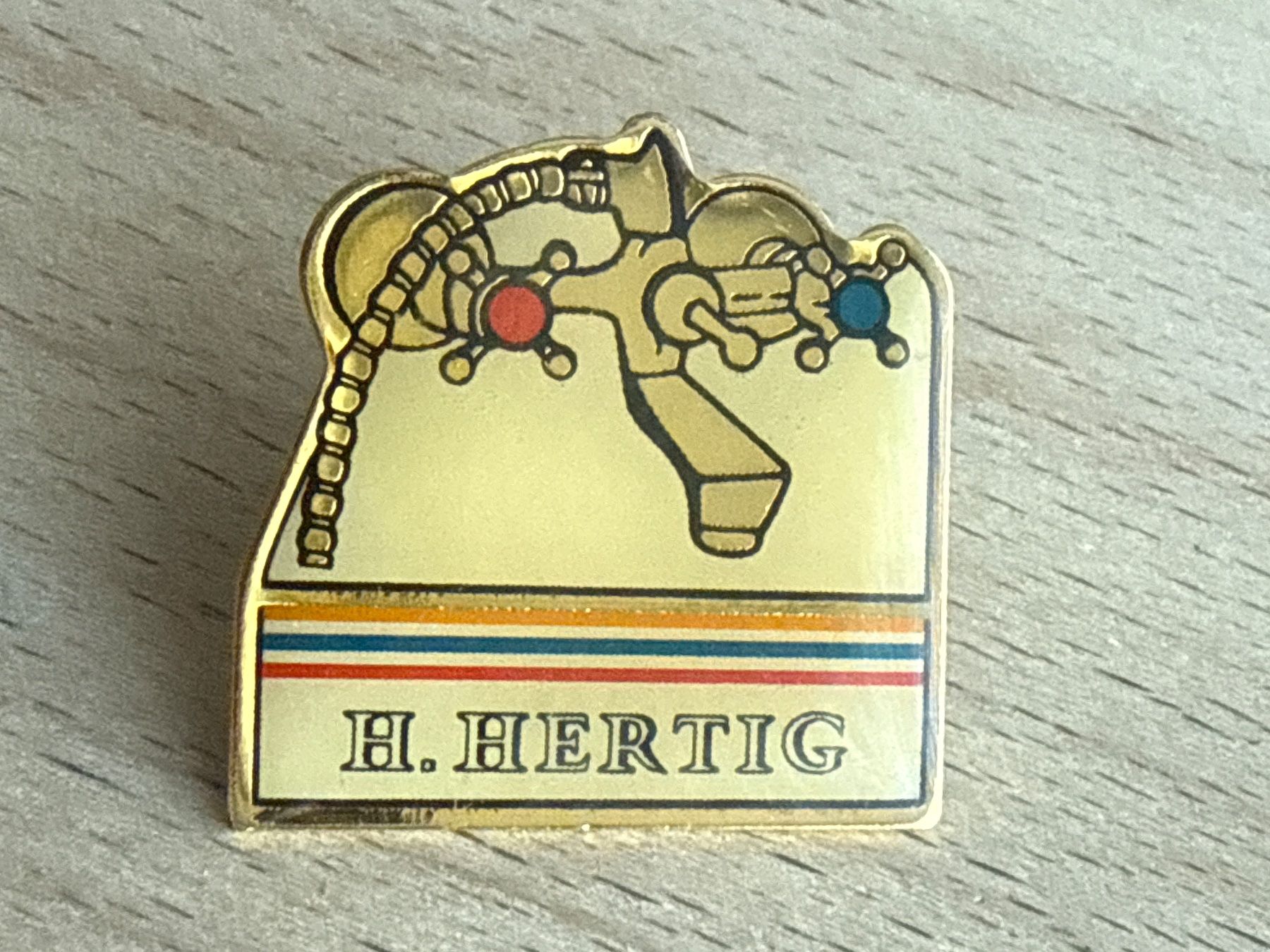 Placchette & Badge: Pin H.Hertig – Usato da Glattbrugg venduto da Schweigmatt