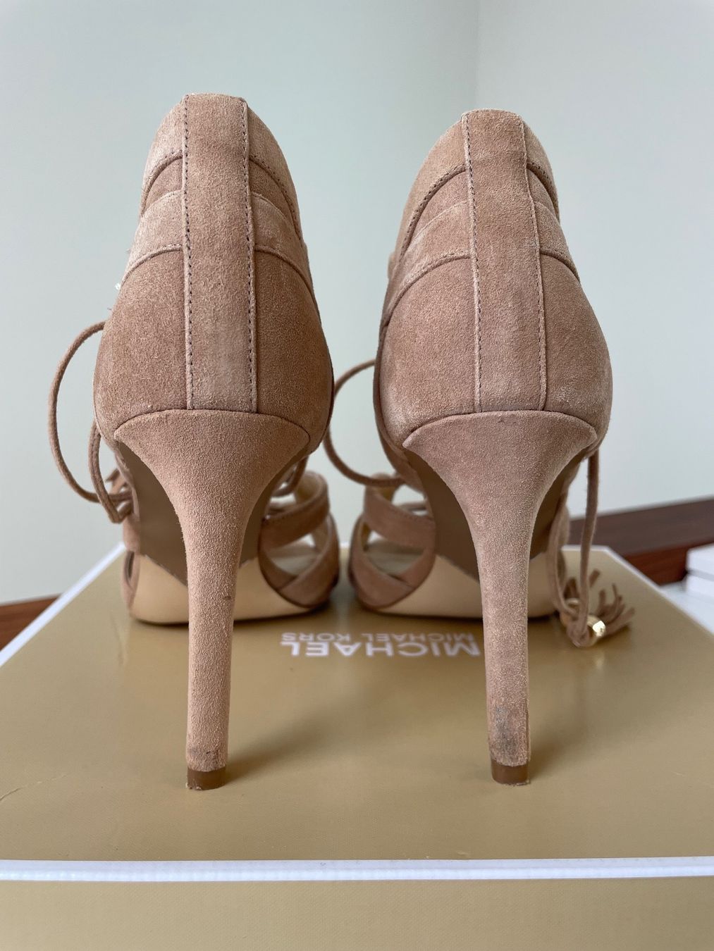 Michael Kors Damenschuhe: Michael KORS GENUINE SUEDE PUMPS, SIZE 36,5 – Gebraucht aus Forch von ele_9gsf 6