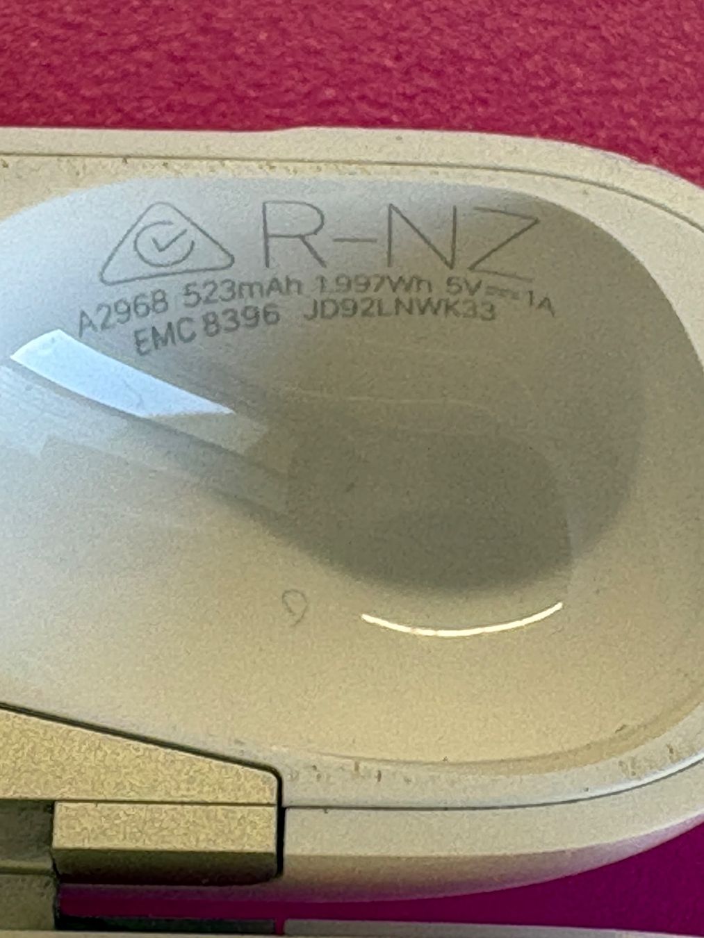 Apple Cuffie: Apple AirPods Pro 2 charging case (A2968). – Usato da Lausanne venduto da Zorrus77 6